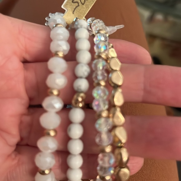 Beautiful Glass Beqded Stretch Bracelet - Picture 2 of 3